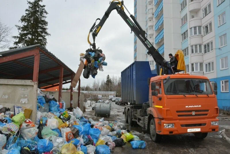 Вывоз бытового мусора в Ухте с погрузкой в октябре