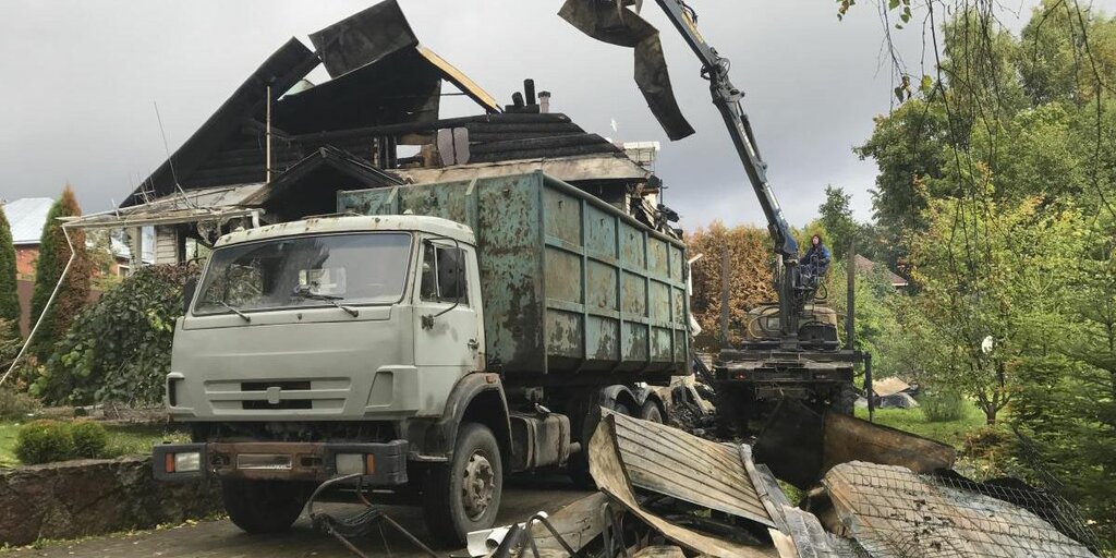 Вывоз мусора после пожара с утилизацией в Ухте в октябре