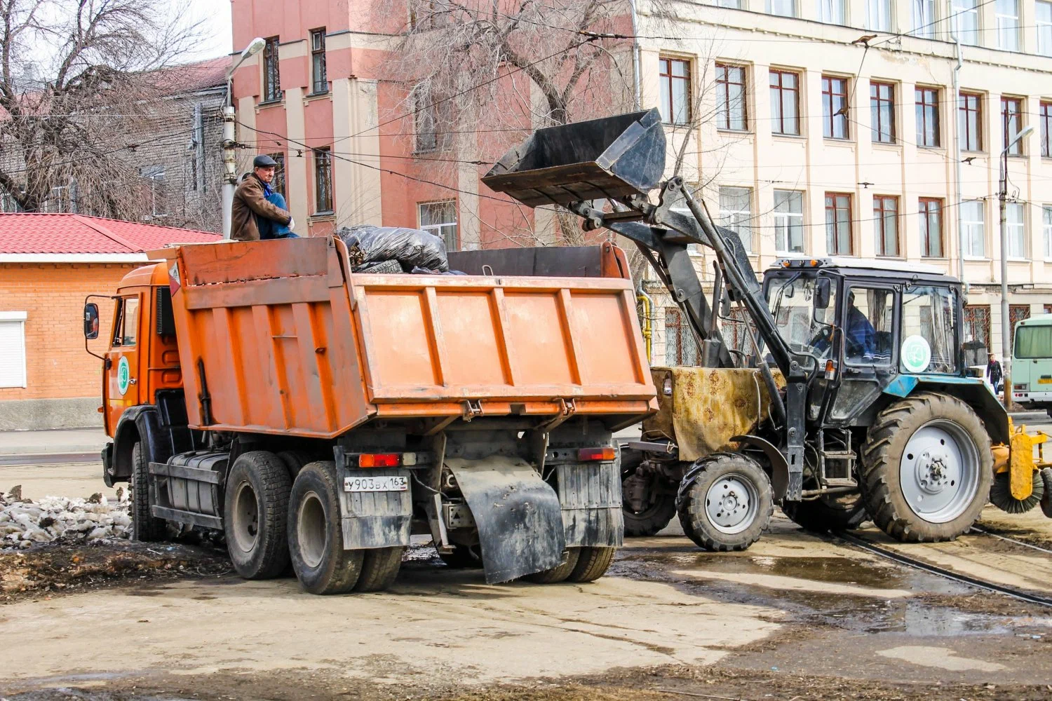 Вывоз мусора Камазом в Ухте – аренда и заказ Камаза 10 тонн от 2379 руб. в ПроМусор