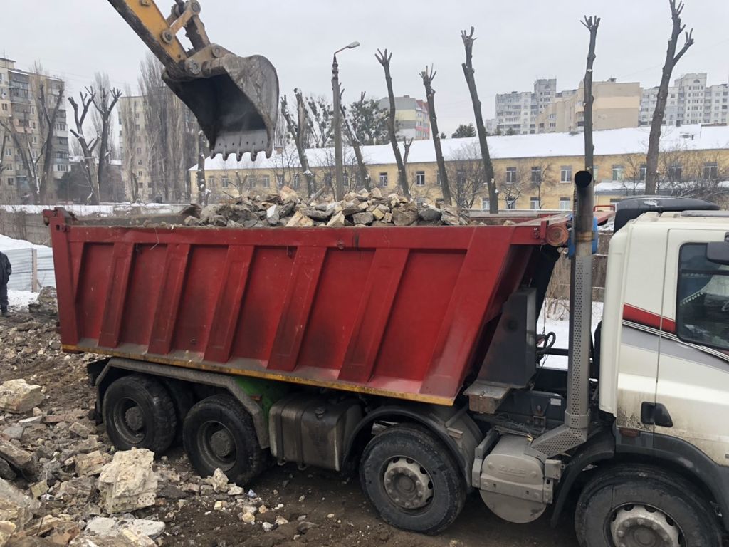 Вывоз мусора Камазом в Ухте в октябре