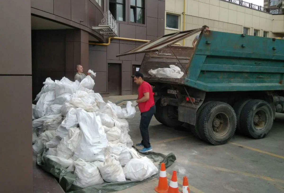 Вывоз мусора из подвала в Ухте от ПроМусор – уборка, разбор завалов и очистка, цены от 2430 руб
