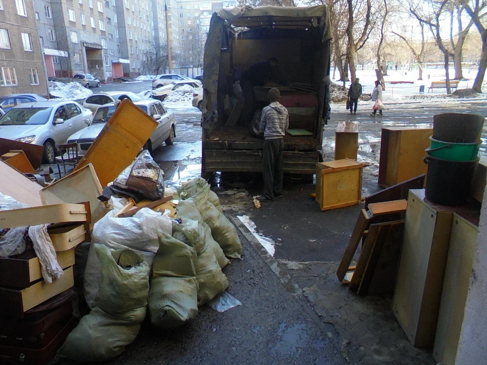 Вывоз мусора из подвала с утилизацией в Ухте в октябре