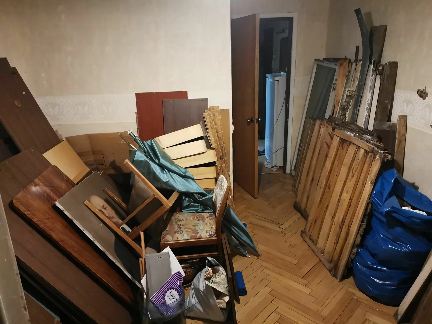 Демонтаж мебели с вывозом и утилизацией в Ухте в октябре