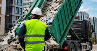 Вывоз строительного мусора в Ухте: услуги лицензированной компании — ПроМусор